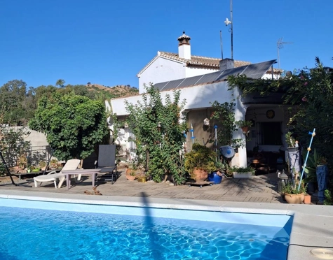 ENCANTADORA FINCA ANDALUZA CON HUERTO PRIVADO Y CASA DE INVITADOS