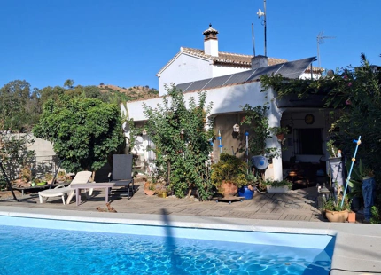 ENCANTADORA FINCA ANDALUZA CON HUERTO PRIVADO Y CASA DE INVITADOS