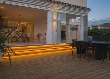 APARTAMENTO EXCEPCIONAL EN NUEVA ANDALUCÍA CON PISCINA PRIVADA Y VISTAS PANORÁMICAS