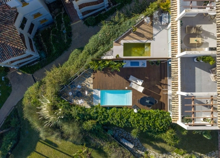 APARTAMENTO EXCEPCIONAL EN NUEVA ANDALUCÍA CON PISCINA PRIVADA Y VISTAS PANORÁMICAS