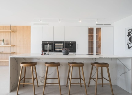 APARTAMENTO EXCEPCIONAL EN NUEVA ANDALUCÍA CON PISCINA PRIVADA Y VISTAS PANORÁMICAS