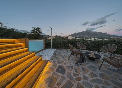 APARTAMENTO EXCEPCIONAL EN NUEVA ANDALUCÍA CON PISCINA PRIVADA Y VISTAS PANORÁMICAS