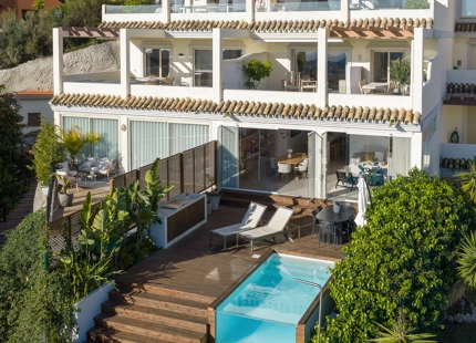 APARTAMENTO EXCEPCIONAL EN NUEVA ANDALUCÍA CON PISCINA PRIVADA Y VISTAS PANORÁMICAS