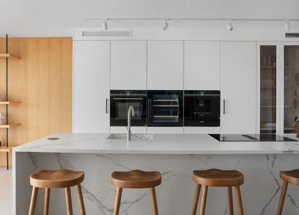 APARTAMENTO EXCEPCIONAL EN NUEVA ANDALUCÍA CON PISCINA PRIVADA Y VISTAS PANORÁMICAS