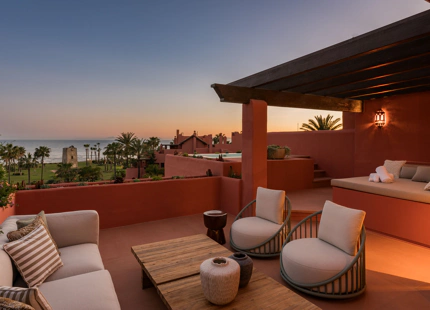 IMPRESIONANTE ÁTICO DÚPLEX DE 3 DORMITORIOS EN LA NUEVA MILLA DE ORO DE ESTEPONA