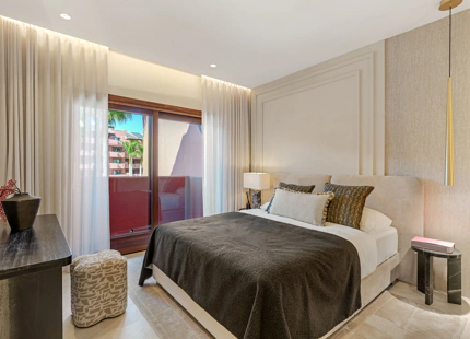 IMPRESIONANTE ÁTICO DÚPLEX DE 3 DORMITORIOS EN LA NUEVA MILLA DE ORO DE ESTEPONA