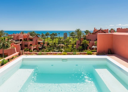 IMPRESIONANTE ÁTICO DÚPLEX DE 3 DORMITORIOS EN LA NUEVA MILLA DE ORO DE ESTEPONA