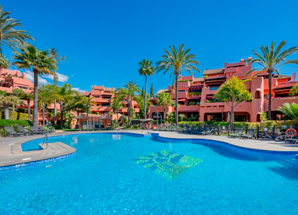 IMPRESIONANTE ÁTICO DÚPLEX DE 3 DORMITORIOS EN LA NUEVA MILLA DE ORO DE ESTEPONA