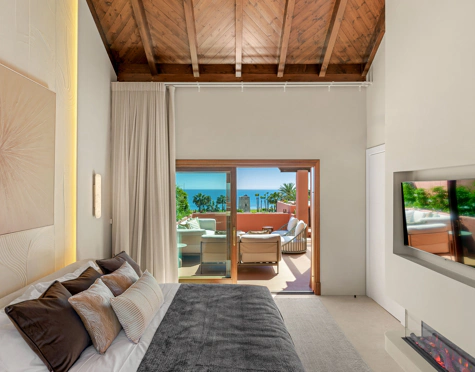 Duplex Penthouse for sale in New Golden Mile, Estepona East