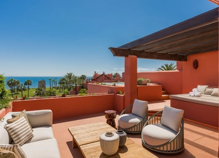 IMPRESIONANTE ÁTICO DÚPLEX DE 3 DORMITORIOS EN LA NUEVA MILLA DE ORO DE ESTEPONA