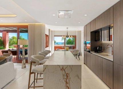 IMPRESIONANTE ÁTICO DÚPLEX DE 3 DORMITORIOS EN LA NUEVA MILLA DE ORO DE ESTEPONA