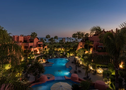 IMPRESIONANTE ÁTICO DÚPLEX DE 3 DORMITORIOS EN LA NUEVA MILLA DE ORO DE ESTEPONA