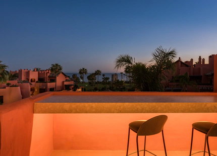 IMPRESIONANTE ÁTICO DÚPLEX DE 3 DORMITORIOS EN LA NUEVA MILLA DE ORO DE ESTEPONA
