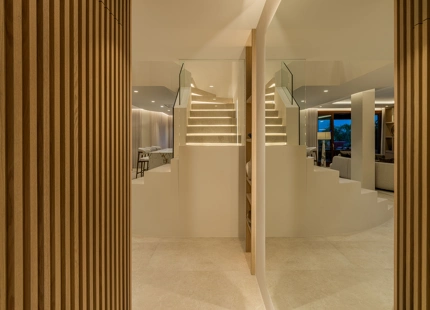 IMPRESIONANTE ÁTICO DÚPLEX DE 3 DORMITORIOS EN LA NUEVA MILLA DE ORO DE ESTEPONA