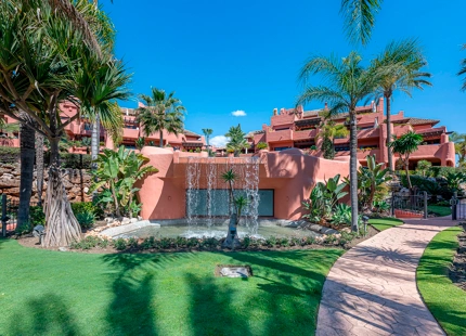 IMPRESIONANTE ÁTICO DÚPLEX DE 3 DORMITORIOS EN LA NUEVA MILLA DE ORO DE ESTEPONA