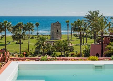 IMPRESIONANTE ÁTICO DÚPLEX DE 3 DORMITORIOS EN LA NUEVA MILLA DE ORO DE ESTEPONA