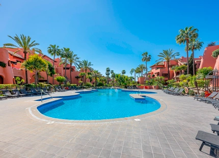 IMPRESIONANTE ÁTICO DÚPLEX DE 3 DORMITORIOS EN LA NUEVA MILLA DE ORO DE ESTEPONA