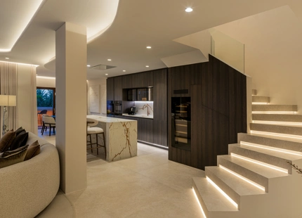 IMPRESIONANTE ÁTICO DÚPLEX DE 3 DORMITORIOS EN LA NUEVA MILLA DE ORO DE ESTEPONA