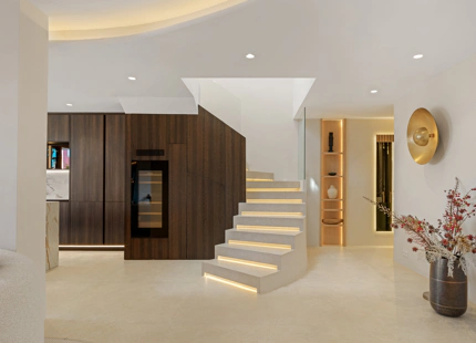 IMPRESIONANTE ÁTICO DÚPLEX DE 3 DORMITORIOS EN LA NUEVA MILLA DE ORO DE ESTEPONA