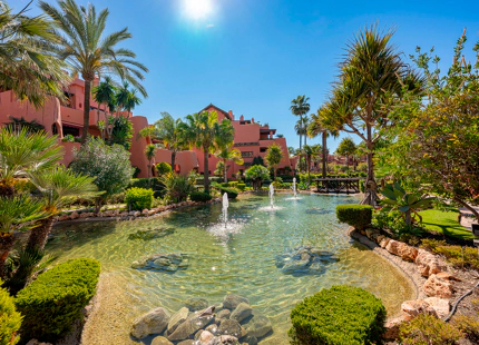 IMPRESIONANTE ÁTICO DÚPLEX DE 3 DORMITORIOS EN LA NUEVA MILLA DE ORO DE ESTEPONA