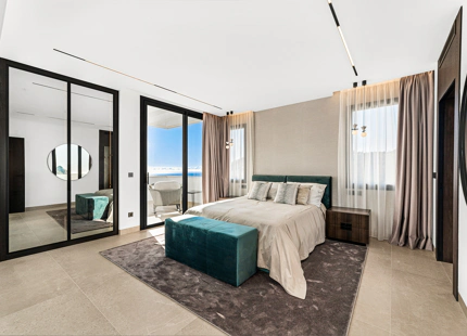 VILLA CONTEMPORÁNEA DE LUJO CON VISTAS PANORÁMICAS AL MAR EN EL MADROÑAL