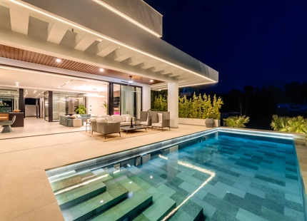 VILLA CONTEMPORÁNEA DE LUJO CON VISTAS PANORÁMICAS AL MAR EN EL MADROÑAL