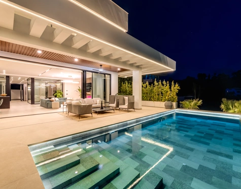 Villa for sale in El Madroñal, Benahavis