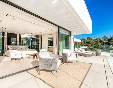 Villa for sale in El Madroñal, Benahavis