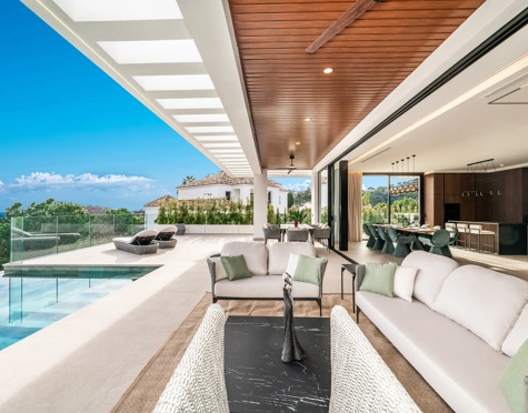 Villa for sale in El Madroñal, Benahavis