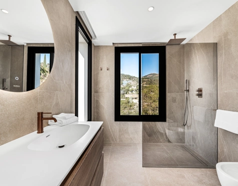 Villa for sale in El Madroñal, Benahavis