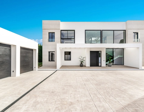 Villa for sale in El Madroñal, Benahavis
