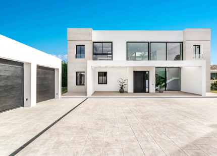 VILLA CONTEMPORÁNEA DE LUJO CON VISTAS PANORÁMICAS AL MAR EN EL MADROÑAL
