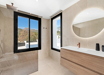 VILLA CONTEMPORÁNEA DE LUJO CON VISTAS PANORÁMICAS AL MAR EN EL MADROÑAL