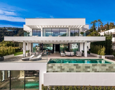 Villa for sale in El Madroñal, Benahavis