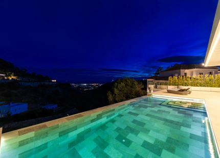 VILLA CONTEMPORÁNEA DE LUJO CON VISTAS PANORÁMICAS AL MAR EN EL MADROÑAL