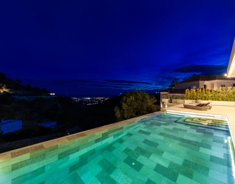 Villa for sale in El Madroñal, Benahavis