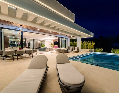 Villa for sale in El Madroñal, Benahavis