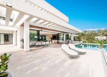 VILLA CONTEMPORÁNEA DE LUJO CON VISTAS PANORÁMICAS AL MAR EN EL MADROÑAL