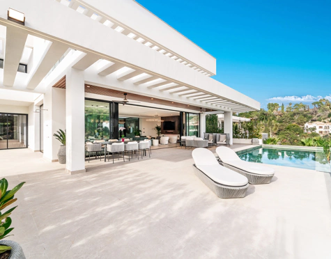 Villa for sale in El Madroñal, Benahavis
