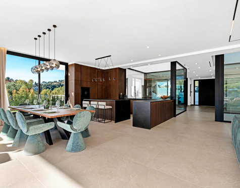 Villa for sale in El Madroñal, Benahavis