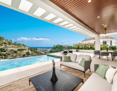 Villa for sale in El Madroñal, Benahavis