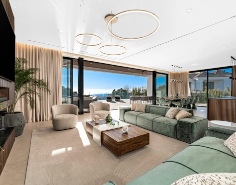Villa for sale in El Madroñal, Benahavis