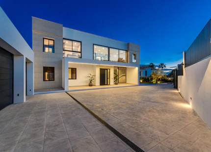 VILLA CONTEMPORÁNEA DE LUJO CON VISTAS PANORÁMICAS AL MAR EN EL MADROÑAL