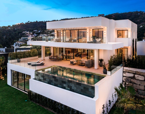 Villa for sale in El Madroñal, Benahavis