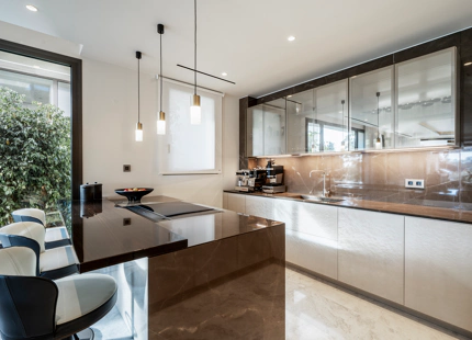 EXCEPCIONAL DÚPLEX DISEÑADO POR FENDI EN LA MILLA DE ORO DE MARBELLA