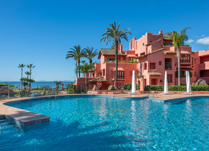 APARTAMENTO DE LUJO EN PLANTA INTERMEDIA EN LA NUEVA MILLA DE ORO DE ESTEPONA