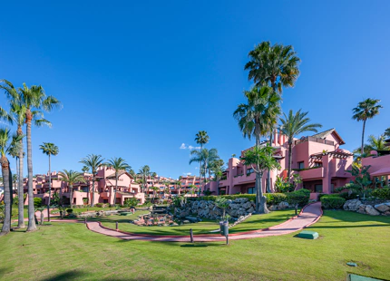 APARTAMENTO DE LUJO EN PLANTA INTERMEDIA EN LA NUEVA MILLA DE ORO DE ESTEPONA