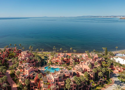 APARTAMENTO DE LUJO EN PLANTA INTERMEDIA EN LA NUEVA MILLA DE ORO DE ESTEPONA