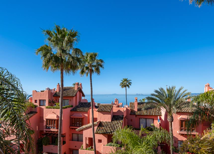 APARTAMENTO DE LUJO EN PLANTA INTERMEDIA EN LA NUEVA MILLA DE ORO DE ESTEPONA