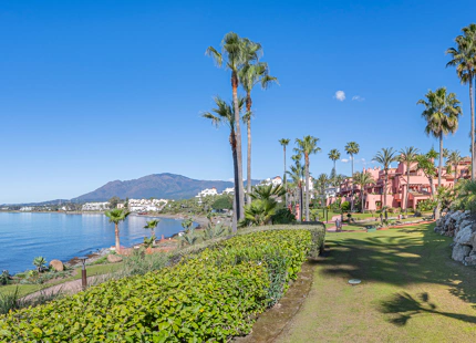 APARTAMENTO DE LUJO EN PLANTA INTERMEDIA EN LA NUEVA MILLA DE ORO DE ESTEPONA